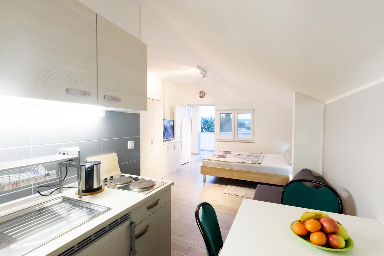 Apartmani Orhideja Горни Карин Екстериор снимка